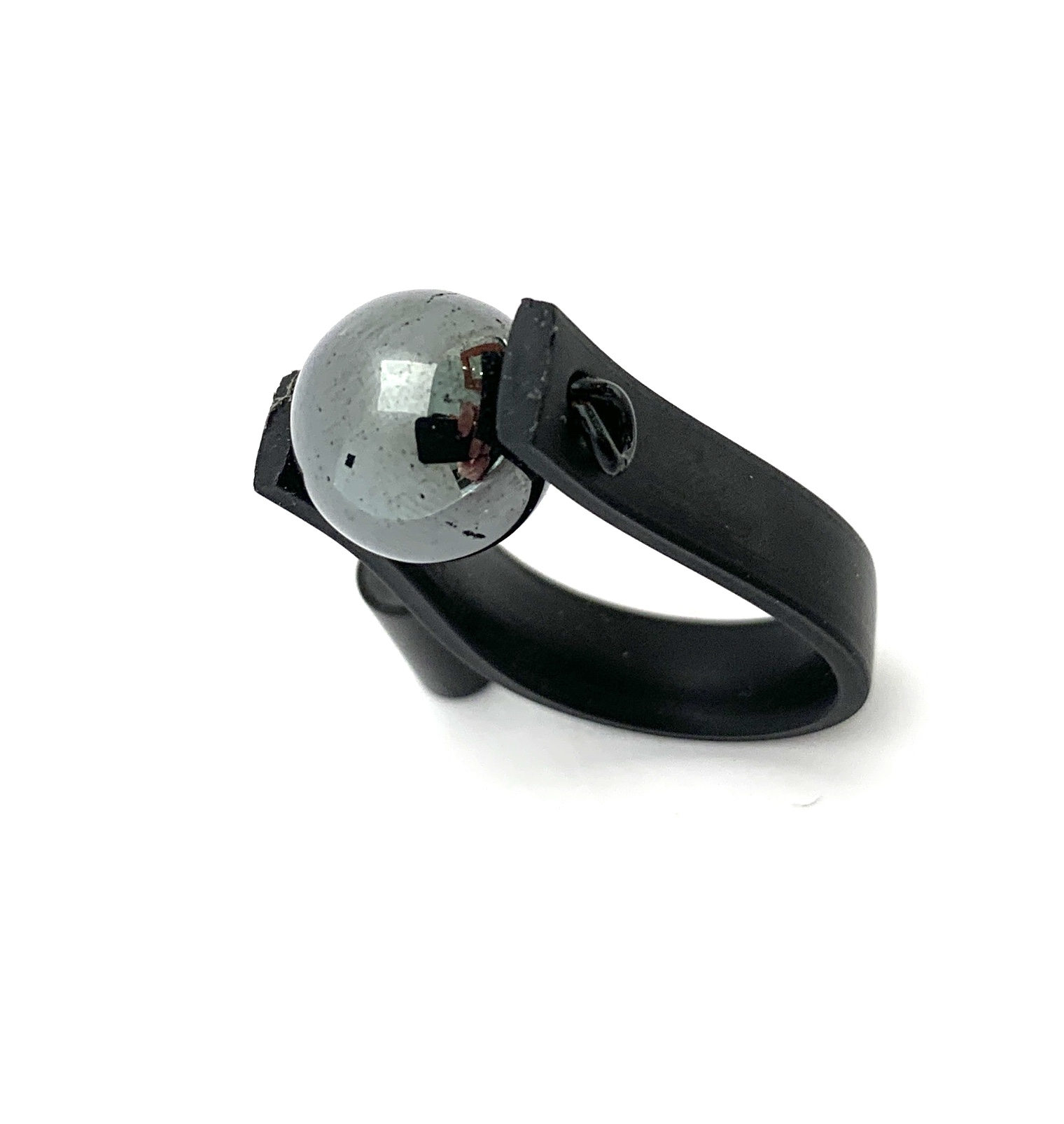  Ring round Hematite and rubber - 4