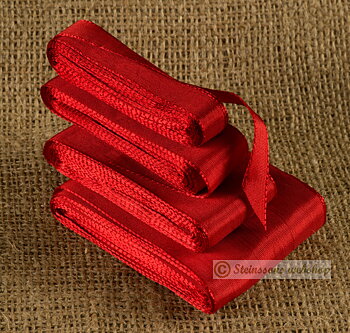 Red silkebånd, forskjellig bredde