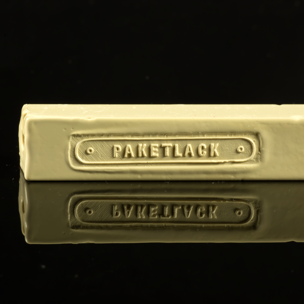 Pintalakka pakkauksia jne. eri värejä. - 11