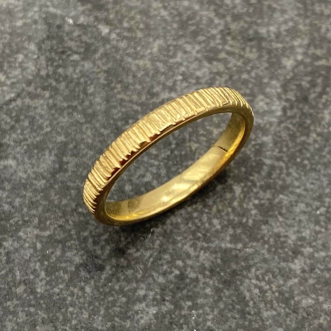 Ring RaffleMe handgjord yta guld 18 karat 