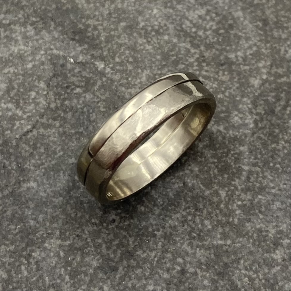 Ring Roughly handgjord vitguld 18 karat