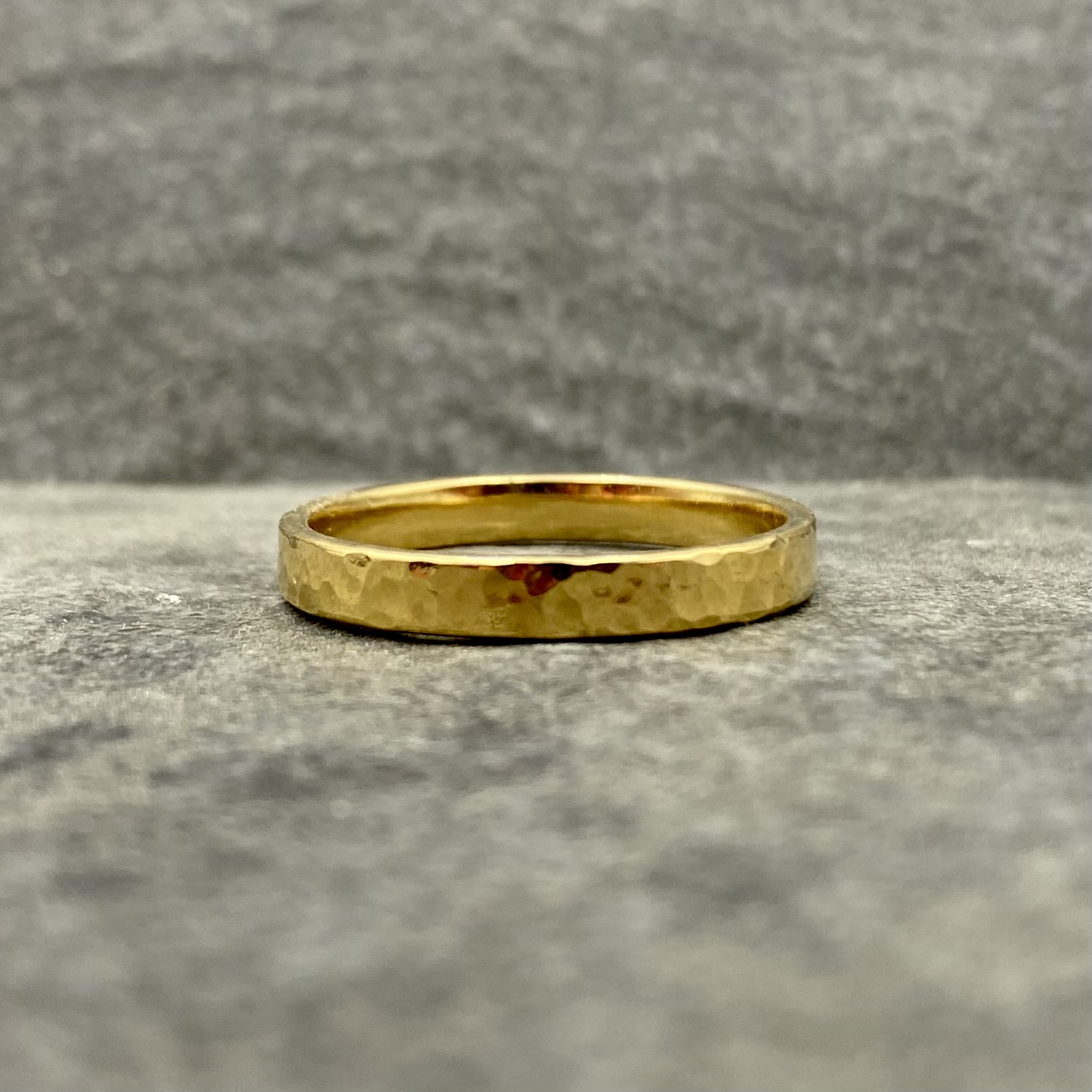 Ring DoGood handgjord yta guld 18 karat