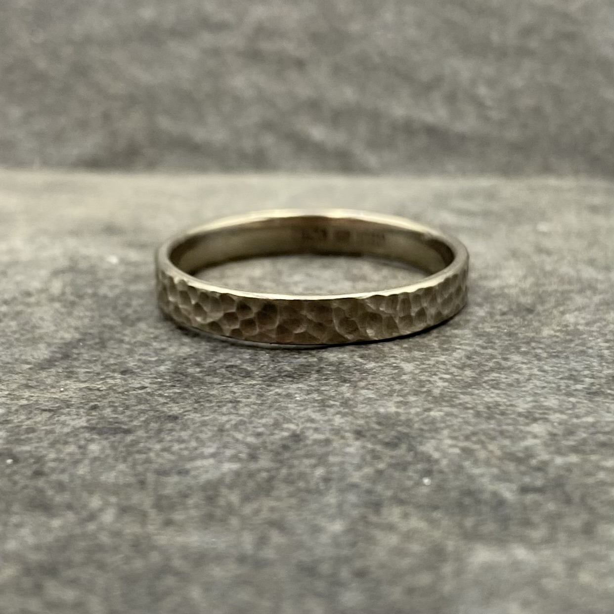 Ring MakeMark handgjord yta vitguld 18 karat - 3
