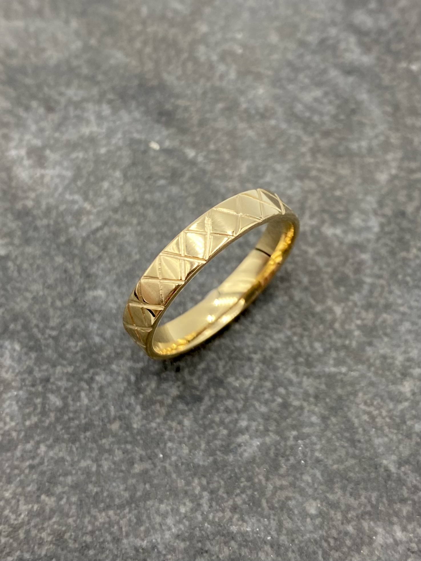 Ring SawX handgjord yta guld 18 karat