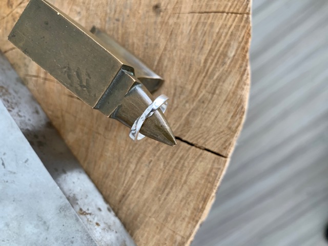 Ring Hazel 2,7 mm handgjord diamanter guld 18 karat 