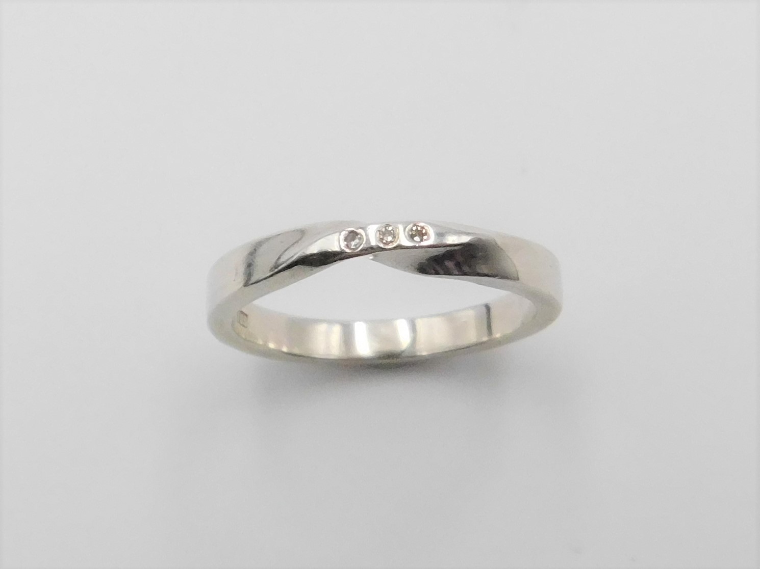 Ring Hazel 2,7 mm handgjord diamanter guld 18 karat 
