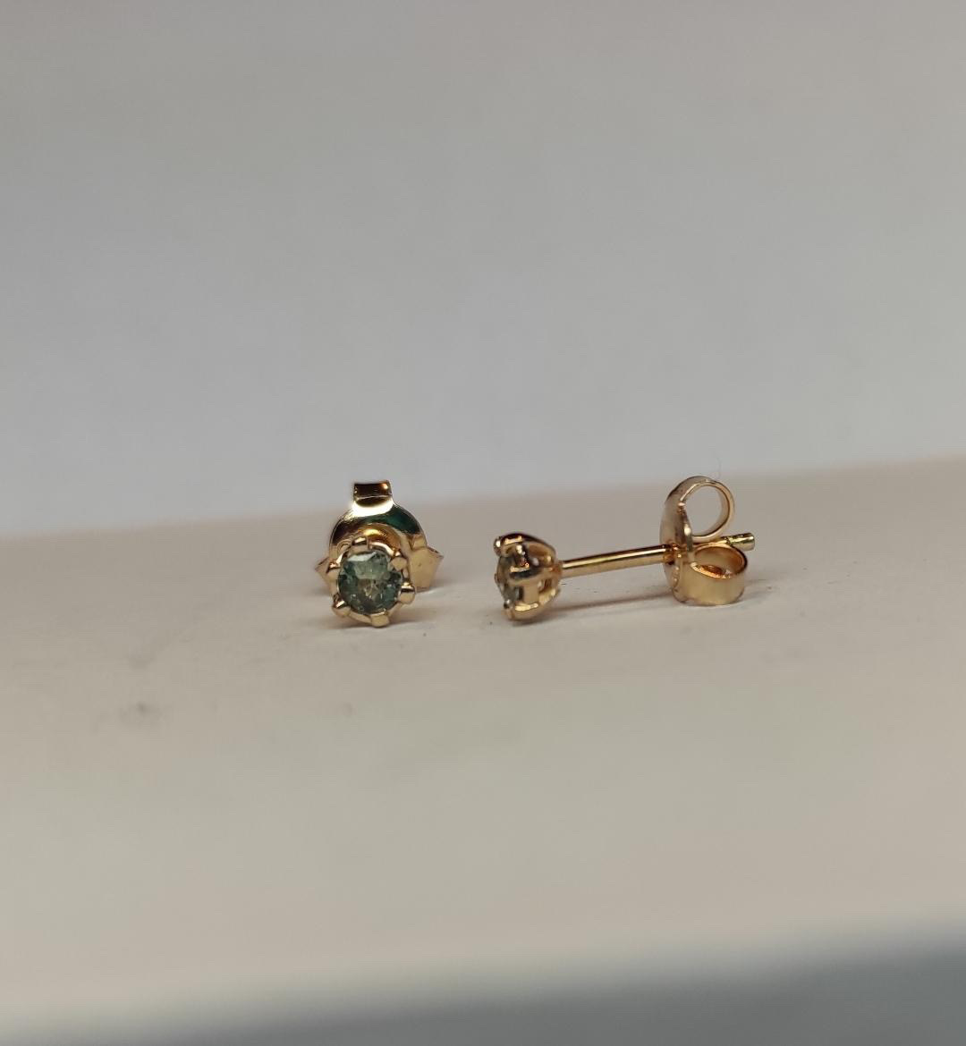 Örhängen grön safir 2x0,10 ct guld 
