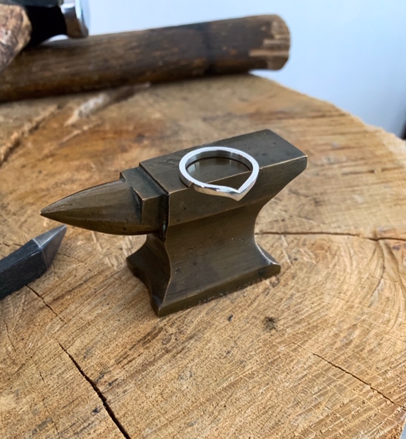 Ring Viola handgjord guld 18 karat