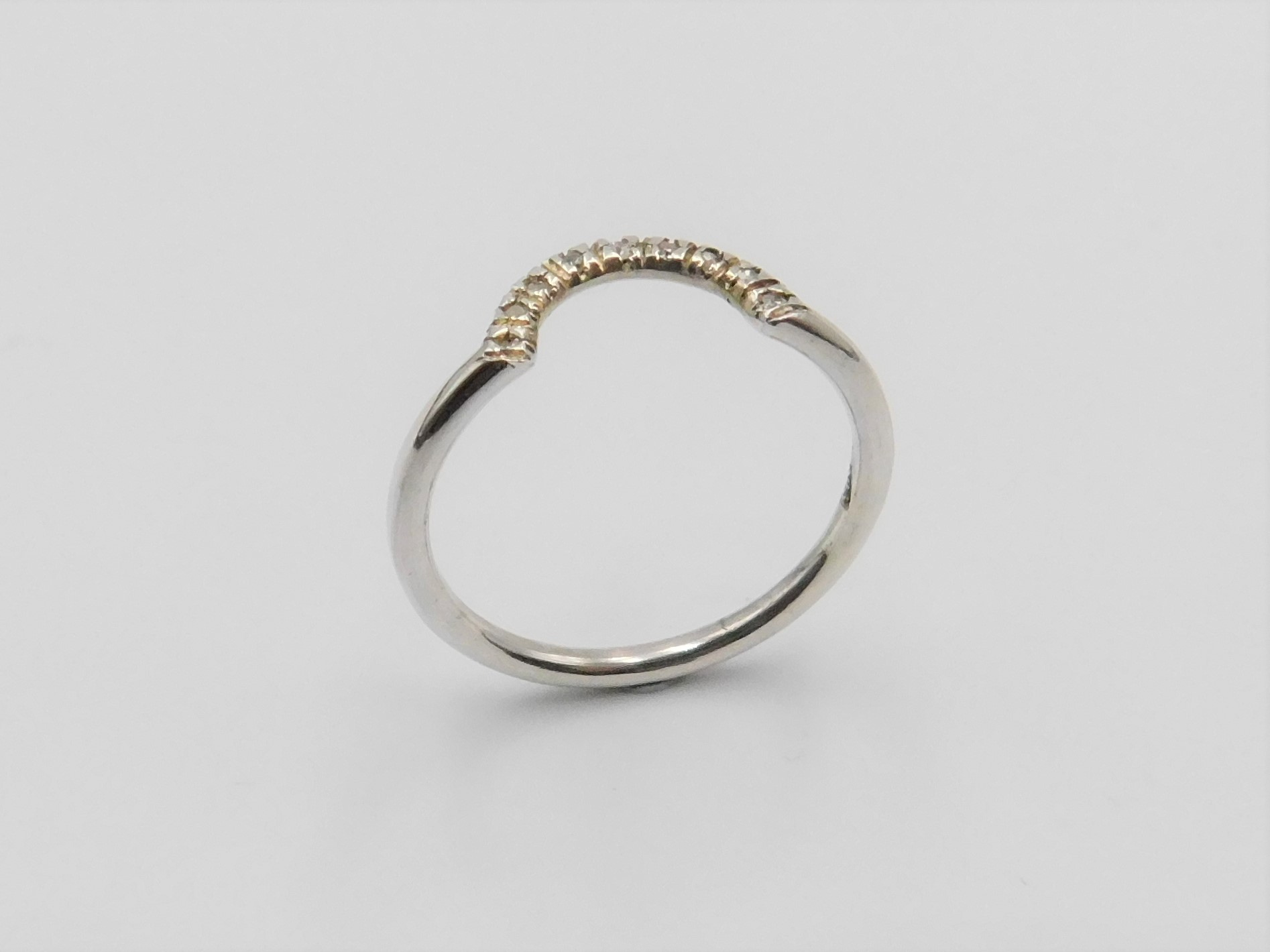 Ring Jasmin handgjord diamanter 9x0,005 ct guld 18 karat 