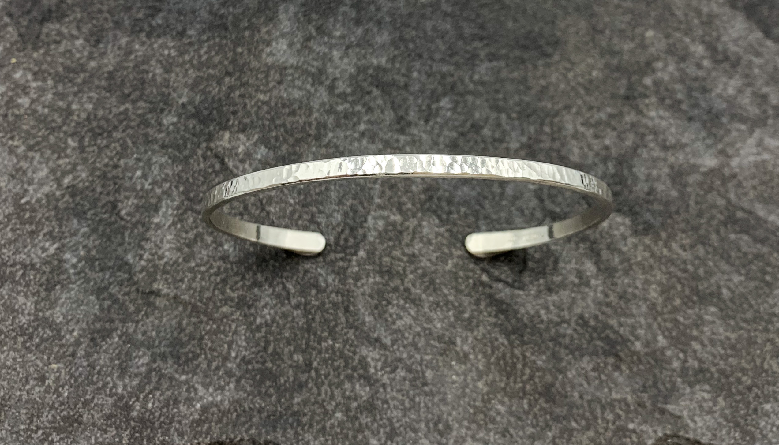 Armring DoGood handgjord 3 mm silver 