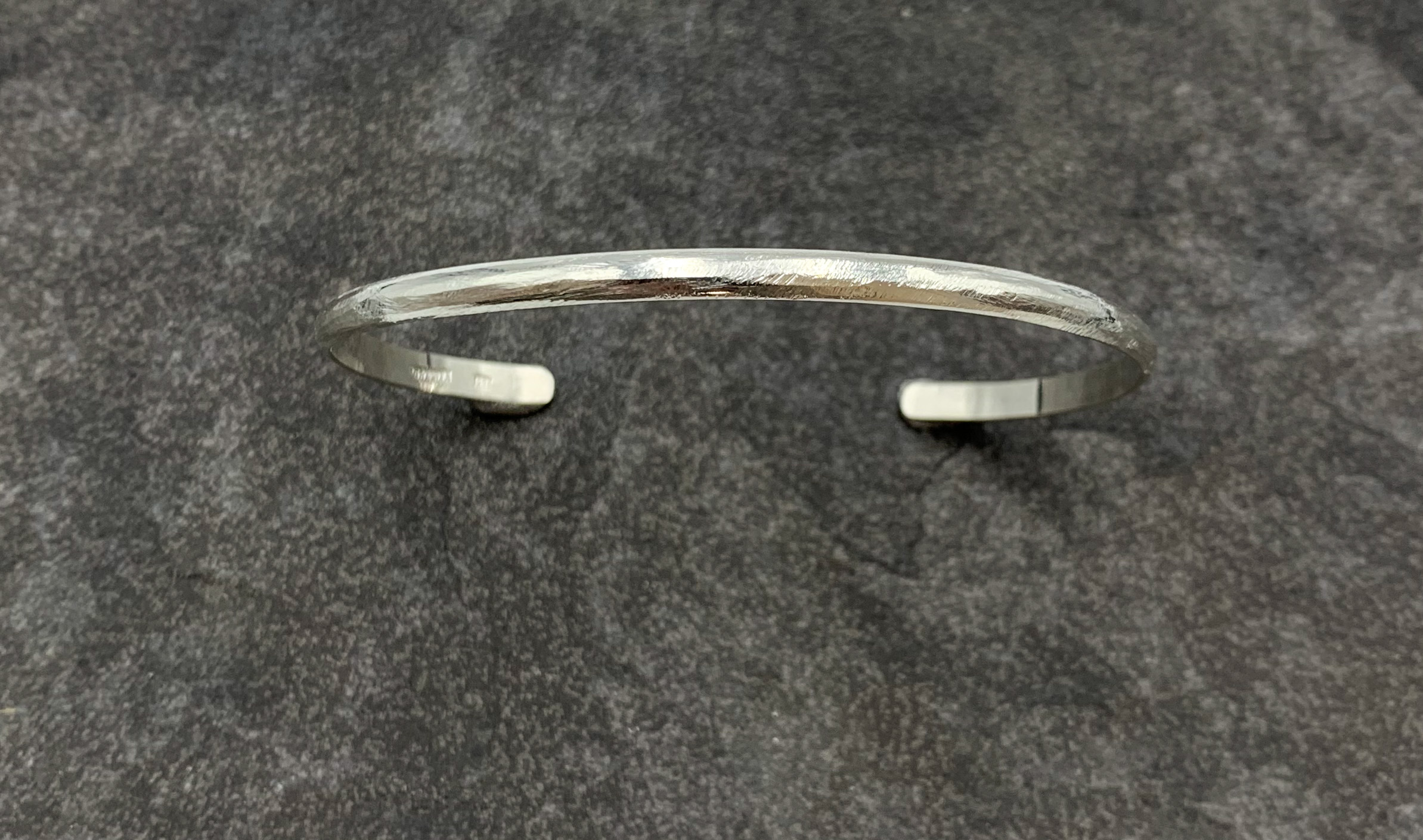 Armring BeRound handgjord 4 mm silver 