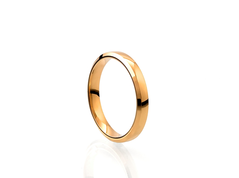Ring halvkupad profil med lätt fasad kant 3 mm bred guld 18 karat 