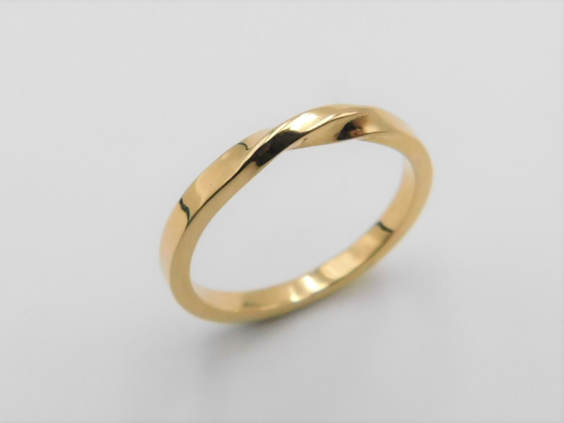 Ring Hazel 2 mm handgjord guld 18 karat 