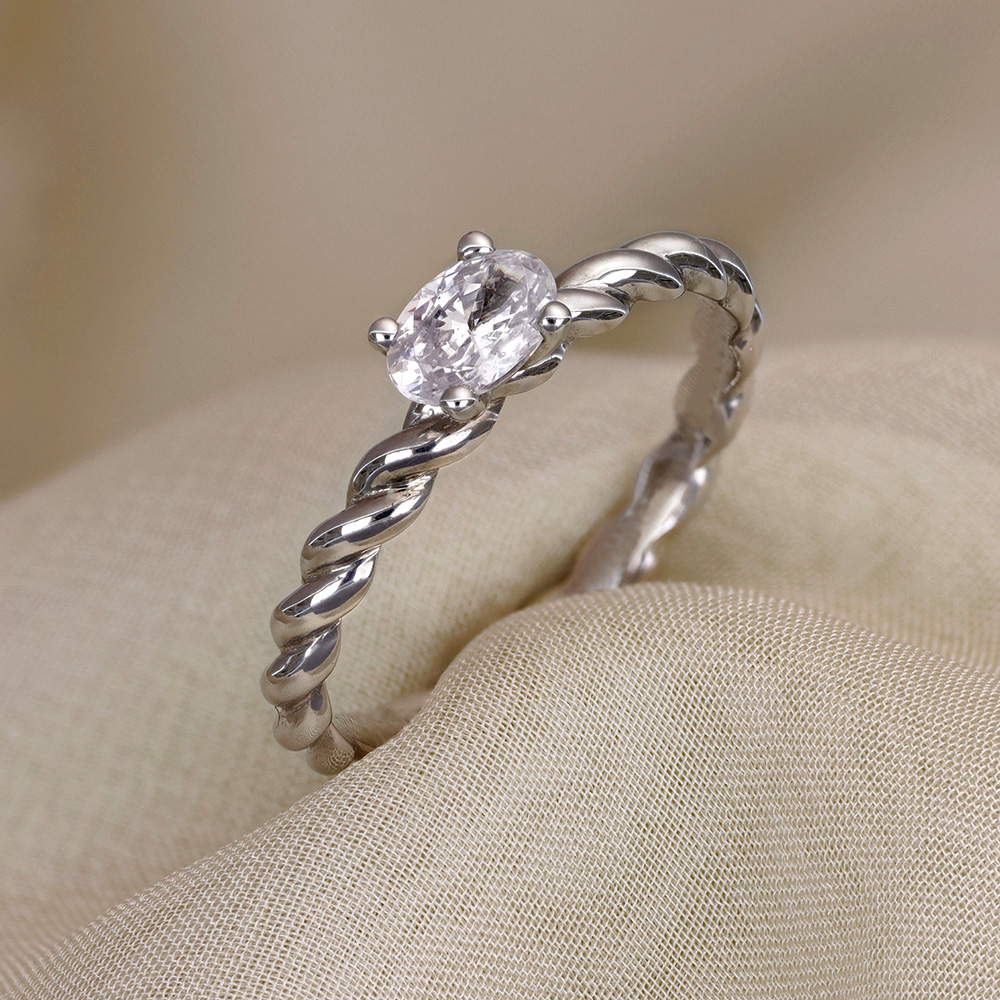 Ring twistad oval diamant 0,50 ct guld 18 karat
