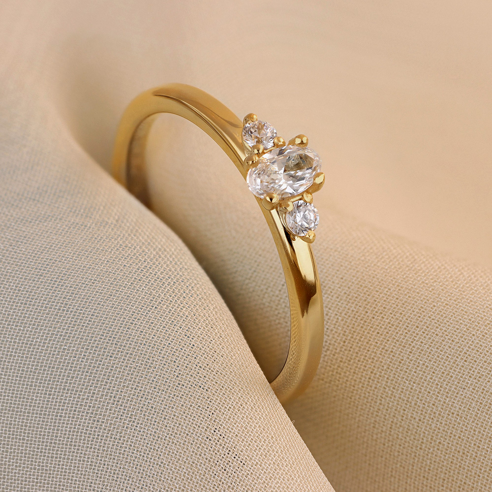 Ring Agneta oval diamant 0,25 ct guld 18 karat 