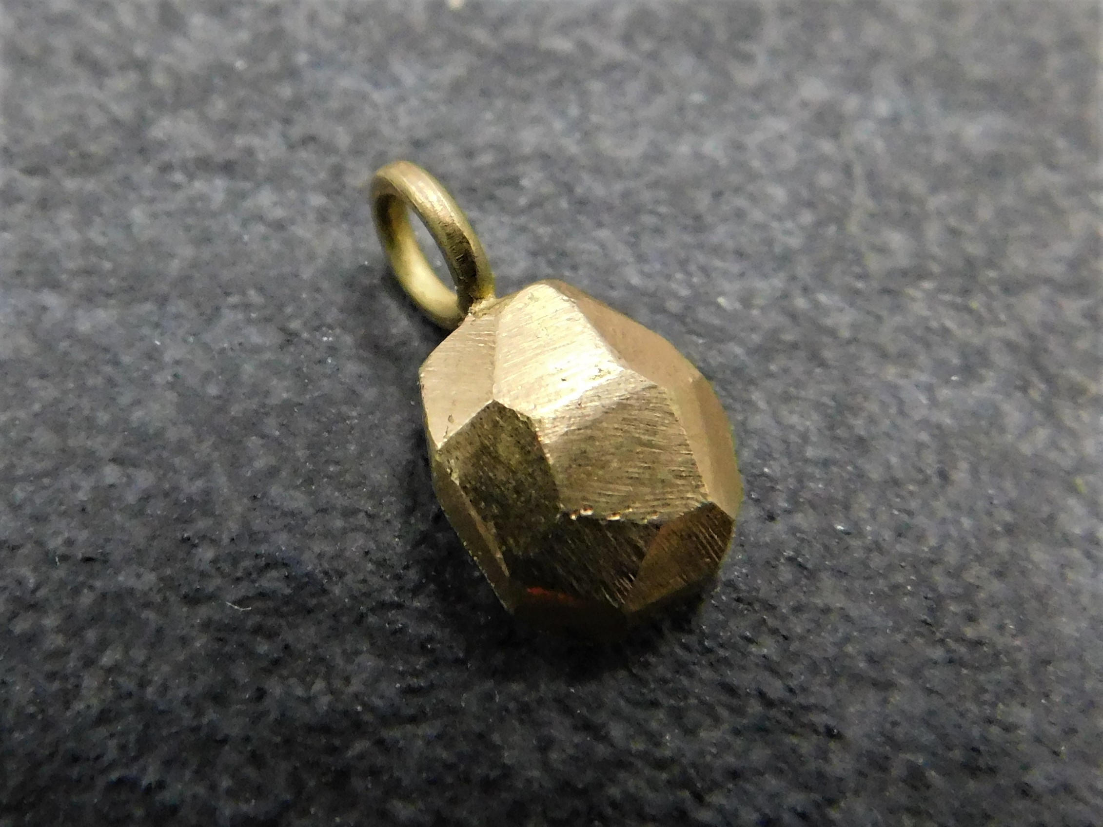 Hänge Älskad klimp 9 mm guld 18 karat