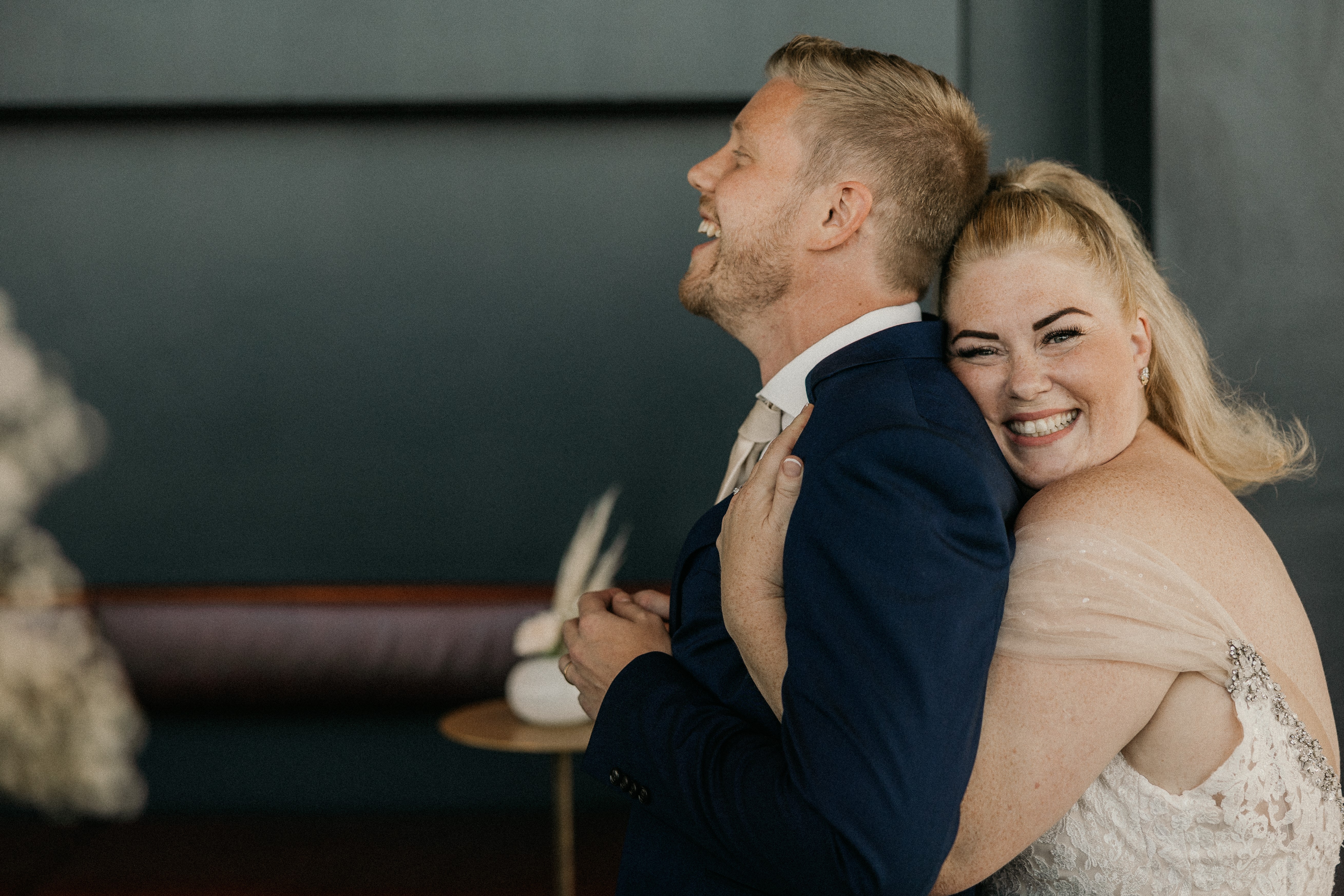 Förlovning och vigsel Vi har ringarna → 