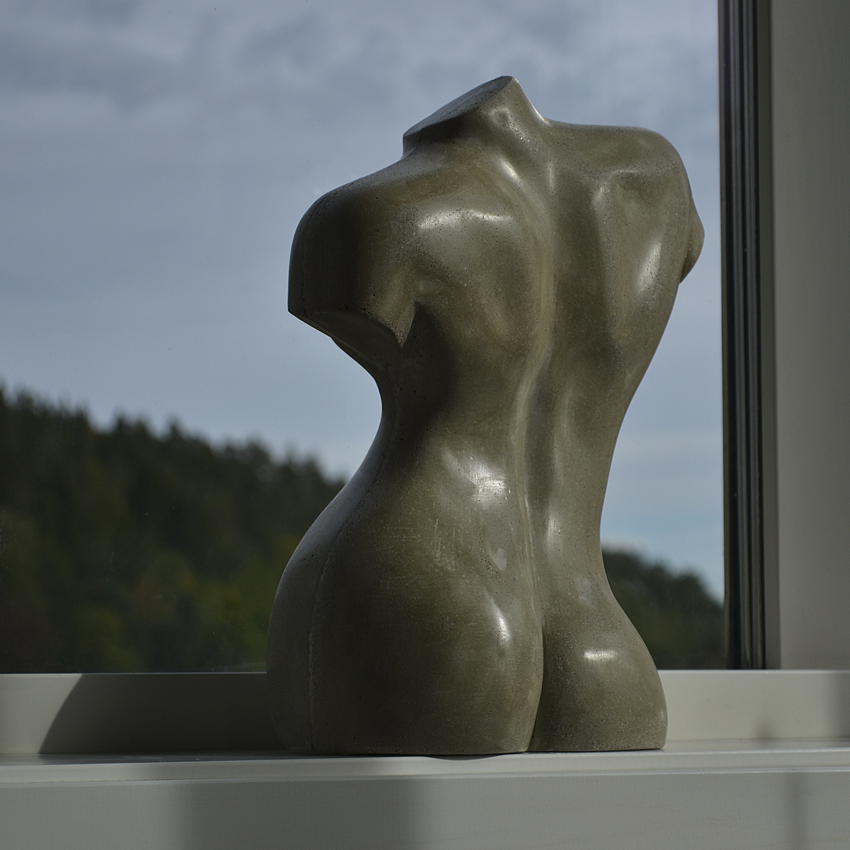 SCULPTURE WOMAN - 3