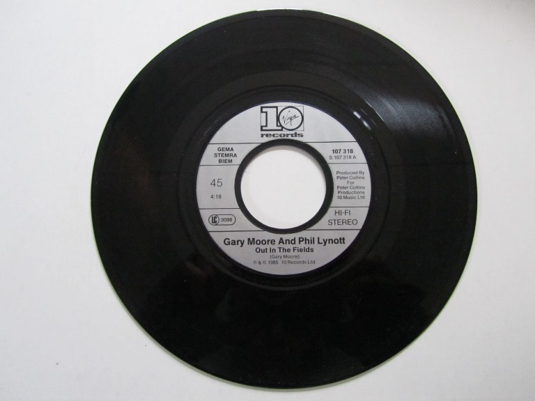 Gary Moore & Phil Lynott Out In the Fields / Military Man 7" singel - 3