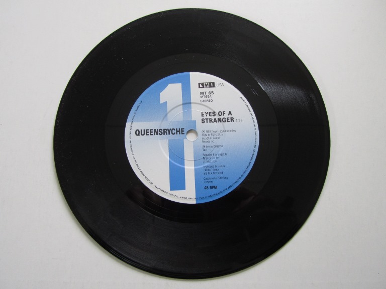 Queensrÿche Eyes of a Stranger / Queen of the Reich 7" singel - 3