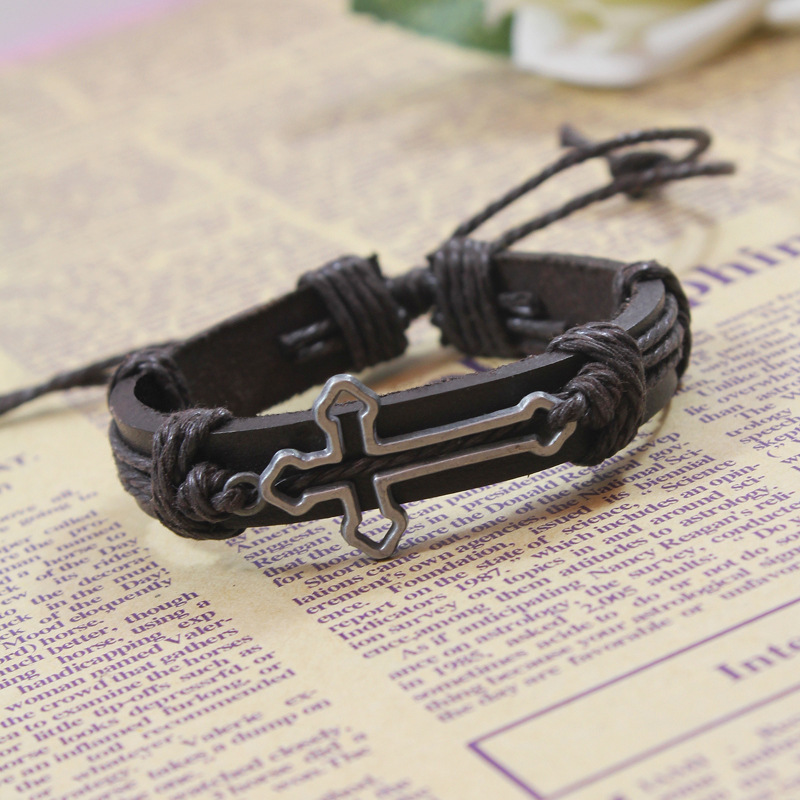 Läderarmband med ett kors i borstad metall - 2