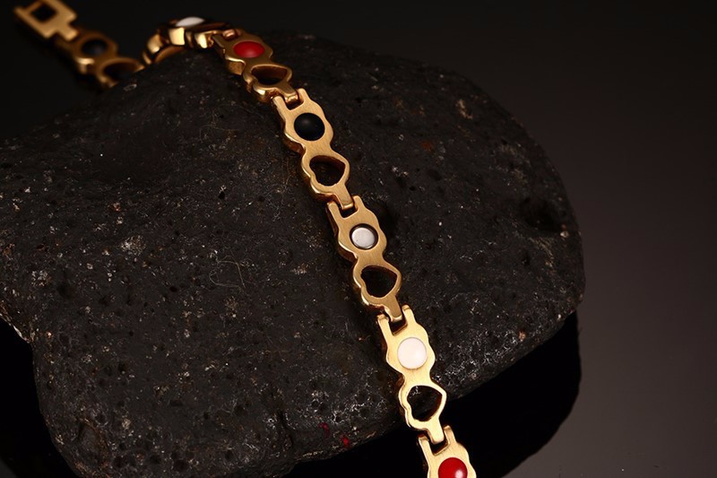 Magnetarmband "Hearts" i rostfritt stål med 18K Guldplätering - 4