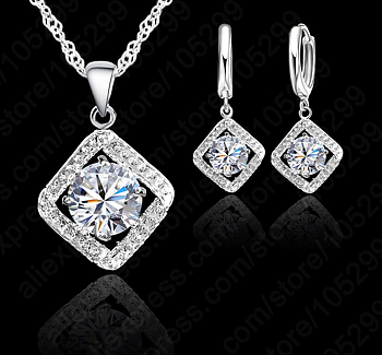Smyckeset med Cubic ZIrconia samt i 925 Sterling Silverplätering