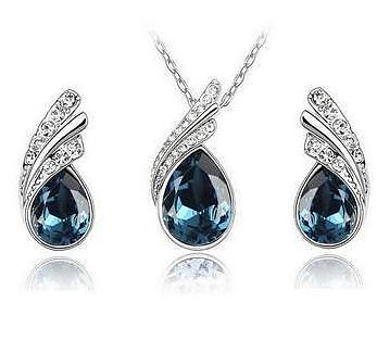 Smyckeset med Blåfärgad Austrian Crystal samt i 925 Sterling Silverplätering
