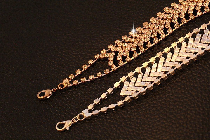 Armband med ett band av Austrian Crystals och i 18 K Guldplätering - 2