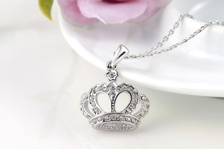 Halsband "Crown" i  med Austrian Crystals och i Platinumplätering - 2