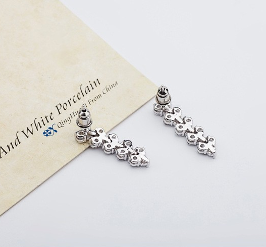 Örhängen "Treklöver" med stenar av Cubic Zirconia och i 925 Sterling Silverplätering - 3