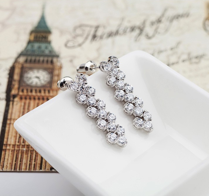 Örhängen "Treklöver" med stenar av Cubic Zirconia och i 925 Sterling Silverplätering - 2