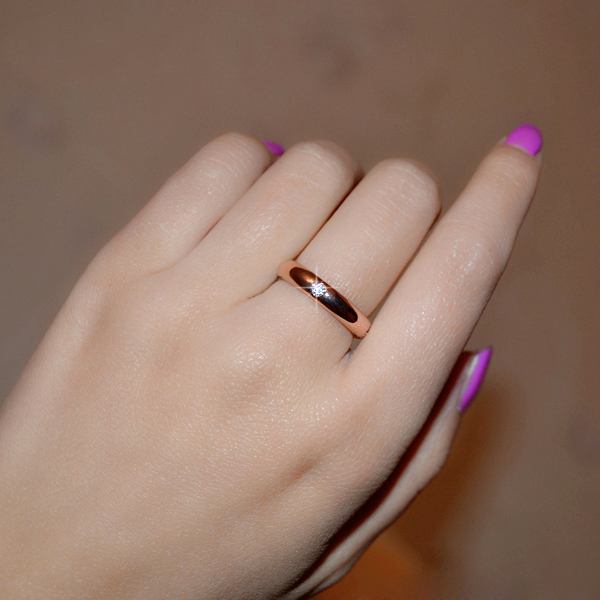 Ring med fyra integrerade stenar i Cubic Zirconia samt i 18 K Roséguldplätering - 6