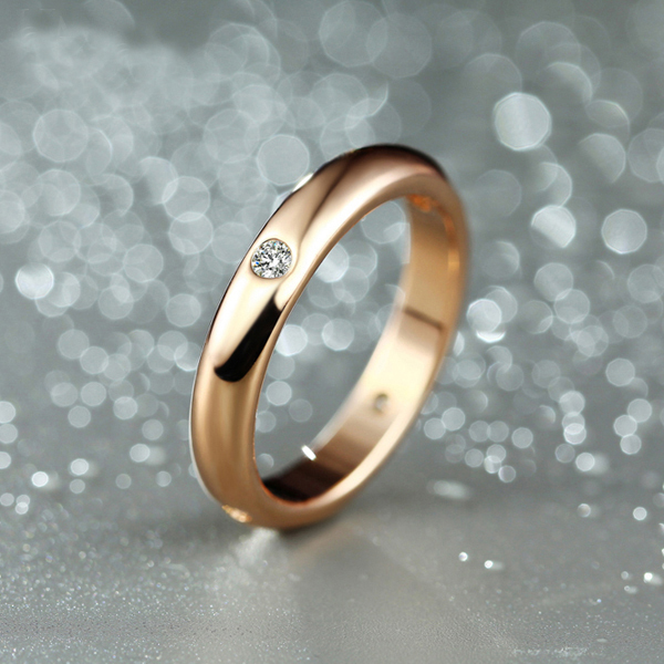 Ring med fyra integrerade stenar i Cubic Zirconia samt i 18 K Roséguldplätering - 3
