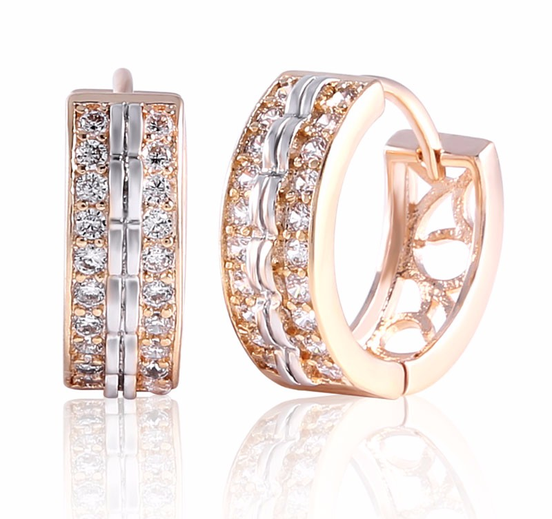 Örhängen med Cubic Zirconia och i Platinum- och 18K Guldplätering alt. Roséguldplätering