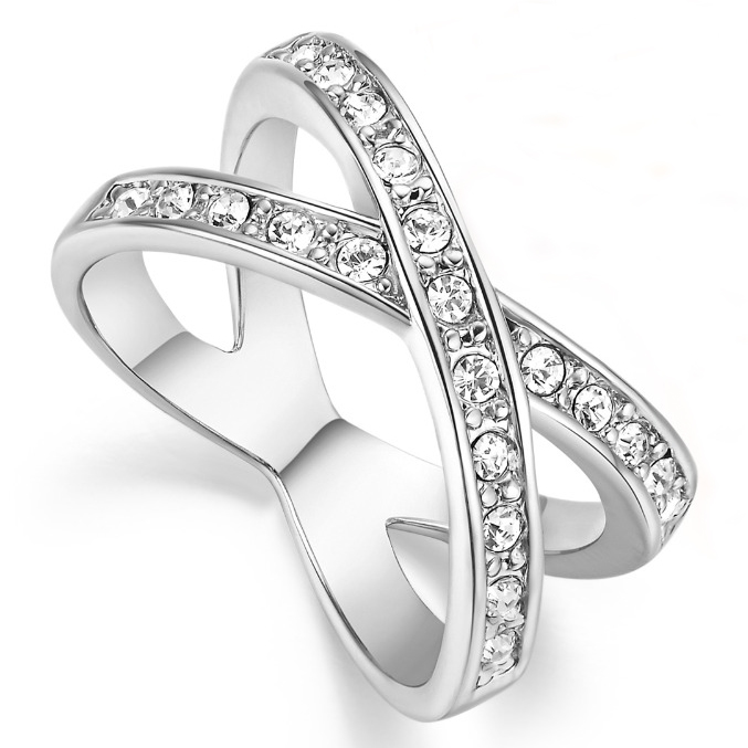 Ring med små Cubic Zirconia i Platinumplätering