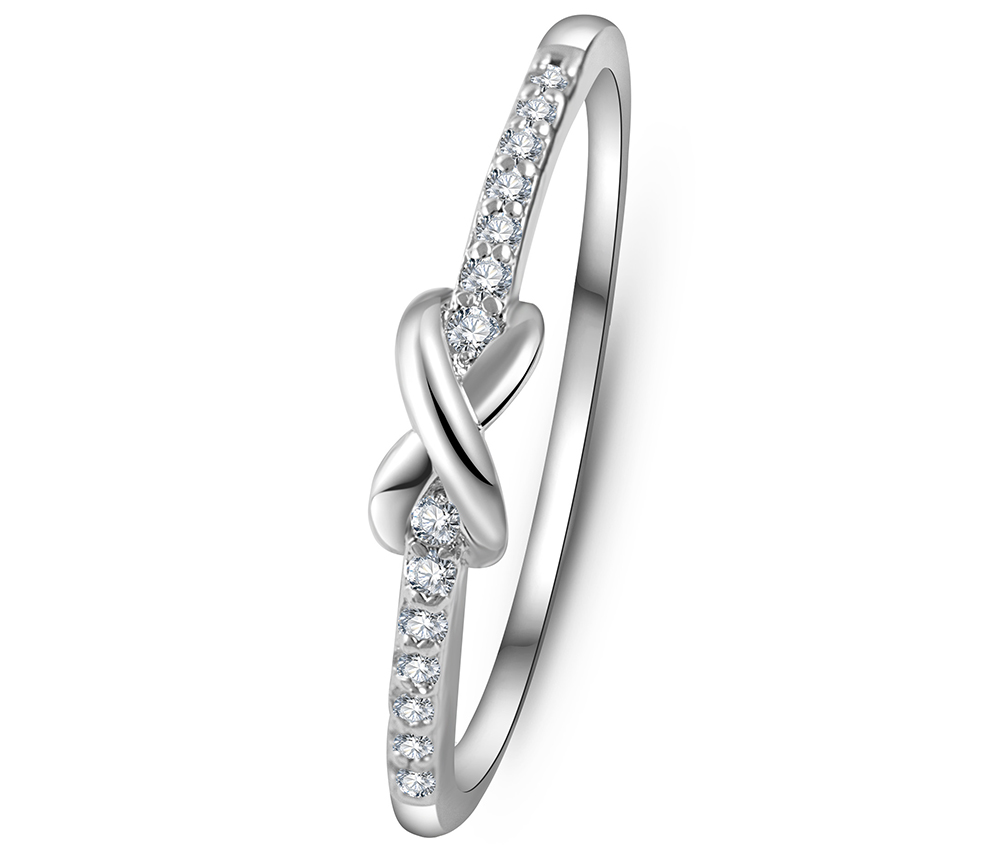 Ring med många små Cubic Zirconia och i 925 Sterling Silverplätering