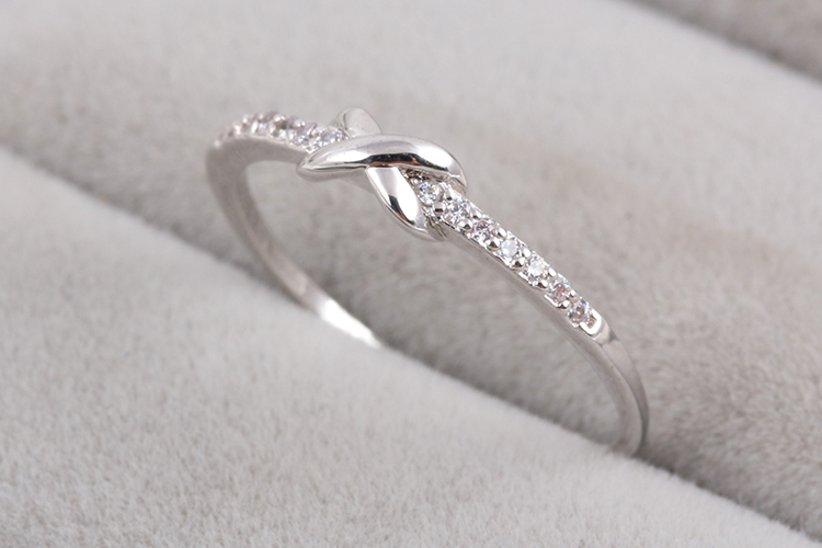 Ring med många små Cubic Zirconia och i 925 Sterling Silverplätering - 2