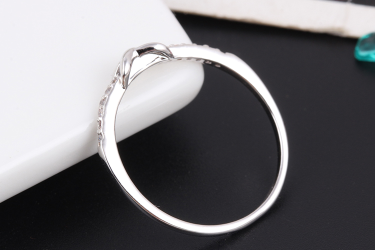 Ring med många små Cubic Zirconia och i 925 Sterling Silverplätering - 3