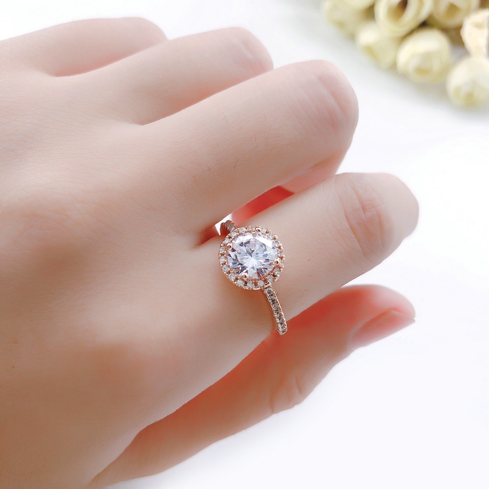 Ring med en stor Austrian Stellux Crystall och många små Cubic Zirconia samt i 18K Roséguldplätering - 2