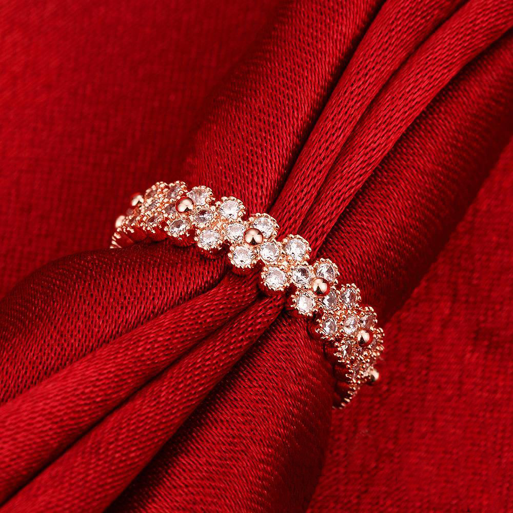 Ring med många små Cubic Zirconia och i 18K Roséguldplätering - 4