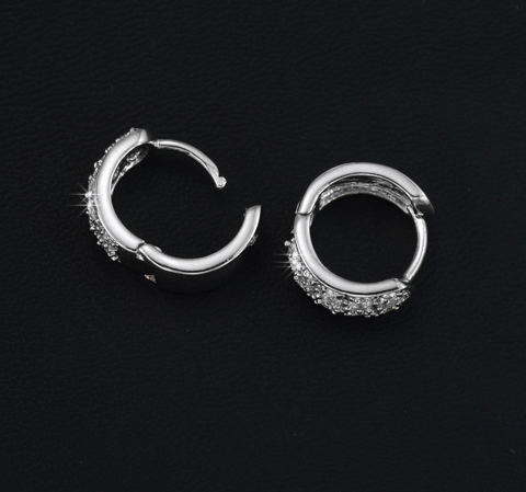Örhängen "Round Loop" med 10 små Cubic Zircona och Silverplätering - 6