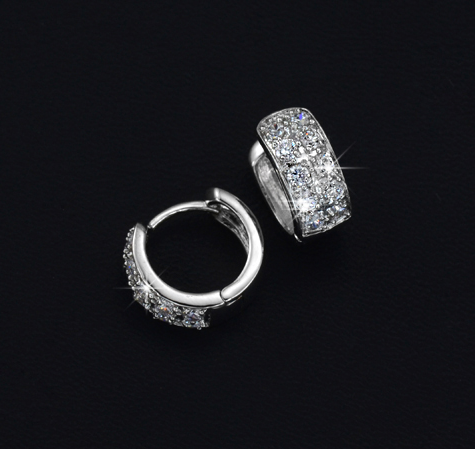 Örhängen "Round Loop" med 10 små Cubic Zircona och Silverplätering - 4