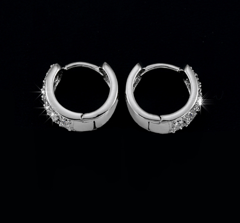 Örhängen "Round Loop" med 10 små Cubic Zircona och Silverplätering - 5