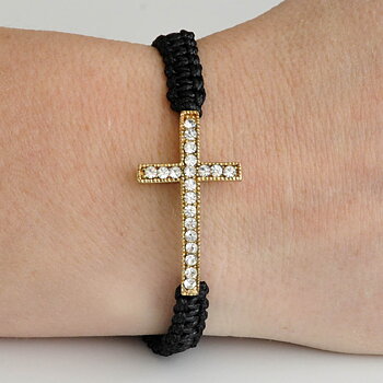 Armband "Cross" med guldfärgat kors och en rad med kristaller