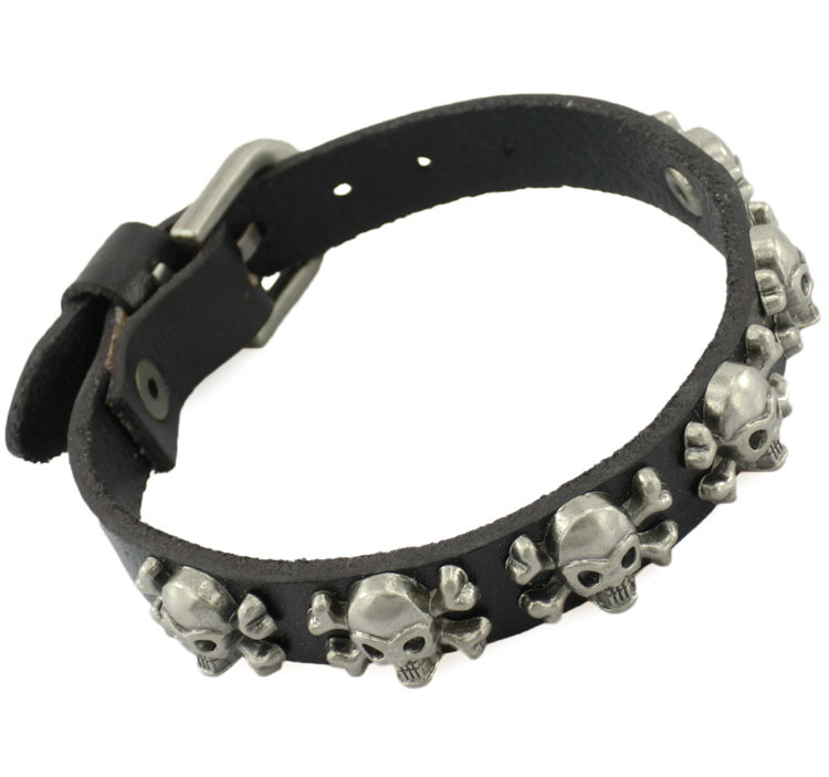 Läderarmband "Six Skulls" med metalldetaljer -Svart