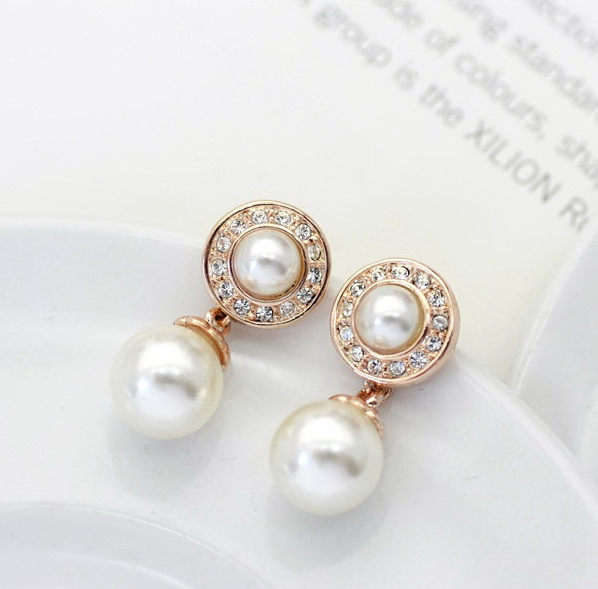 Örhängen "White Pearl" med Austrian Crystal och i 18 K Guldplätering - 2