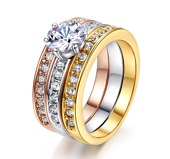 Ring "Trippel" med en stor Cubic Zirconia och små Austrian Crystals i 18K Guld-, 18K Roséguld- och Platinumplätering