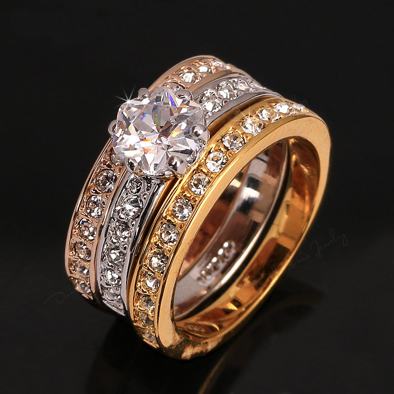 Ring "Trippel" med en stor Cubic Zirconia och små Austrian Crystals i 18K Guld-, 18K Roséguld- och Platinumplätering - 3