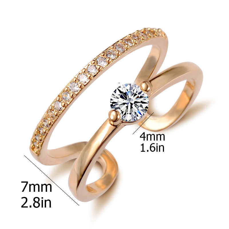 Ring med en större och många små Cubis Zirconia och i 18K Roséguldplätering - 2